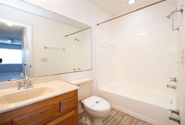 Building Photo - 2304 Clubside Dr