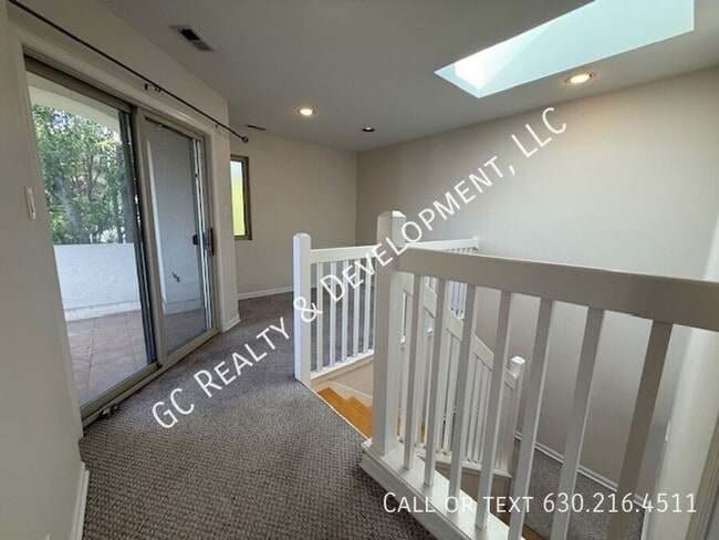 Building Photo - 220 Des Plaines Ave