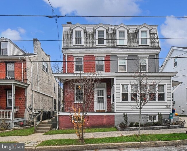 Building Photo - 232 Morgan St