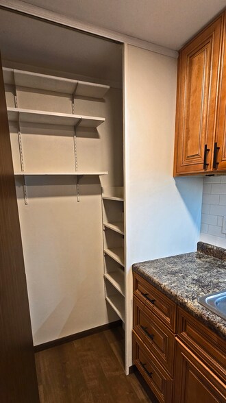 Building Photo - 27035 Oakmead Dr