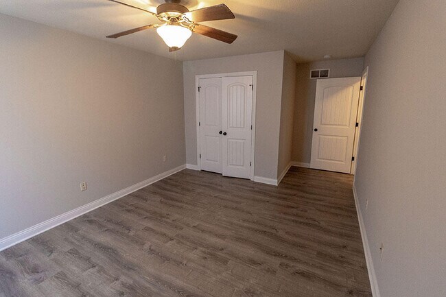 Building Photo - 4700 Dehaven Dr