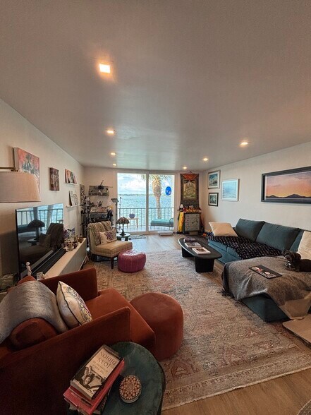 Living Area - 7665 Sun Island Dr S