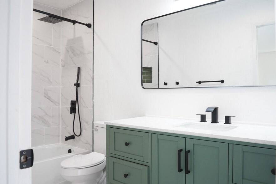 Master Bath - 3641 Clayton Rd