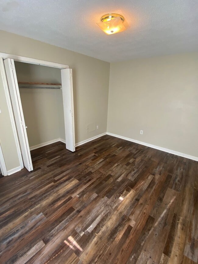 Building Photo - 2501 Tara Heights Cir