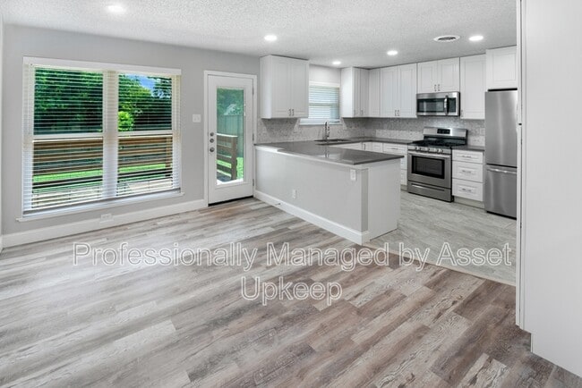 Building Photo - 1223 Dumont Dr