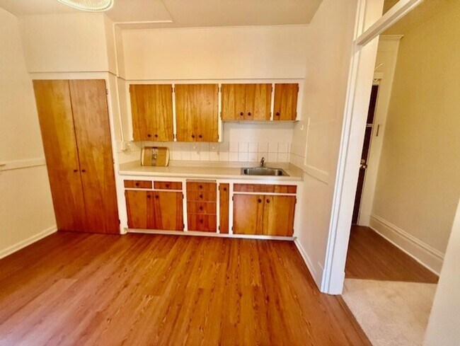 Building Photo - 69 Etruria St