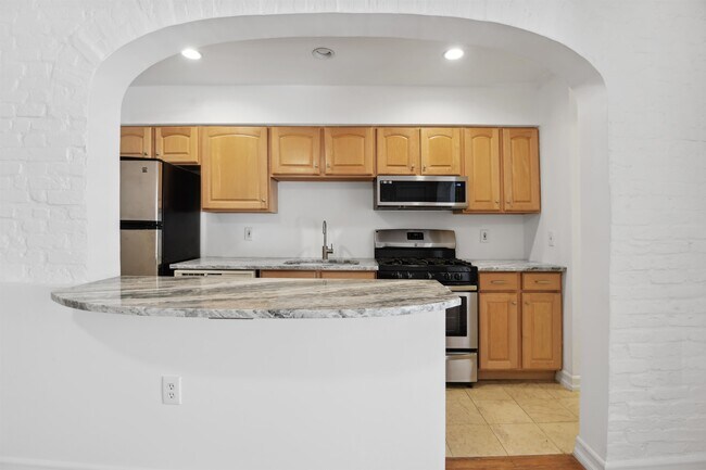 Building Photo - 113 Sussex St