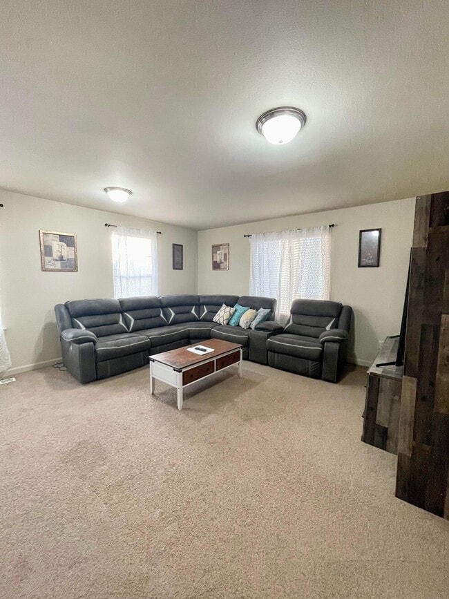Building Photo - 1616 Farina Lp SE