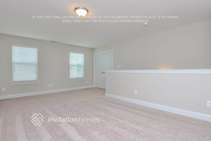 Building Photo - 907 Middle Ground Ave