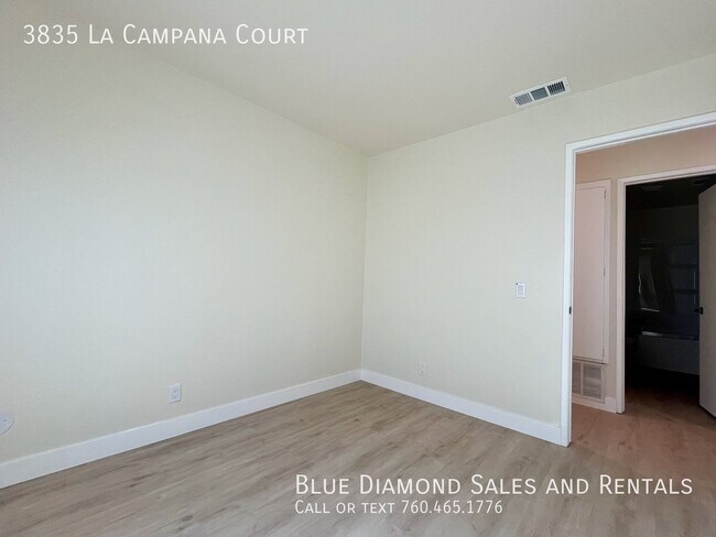 Building Photo - 3835 La Campana Ct