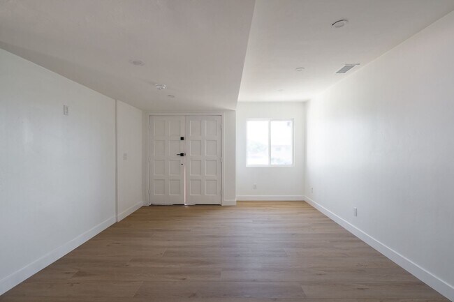 Building Photo - Central air conditioning!