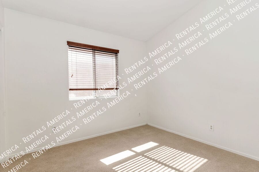 Building Photo - 1202 N Thunder Ridge Dr