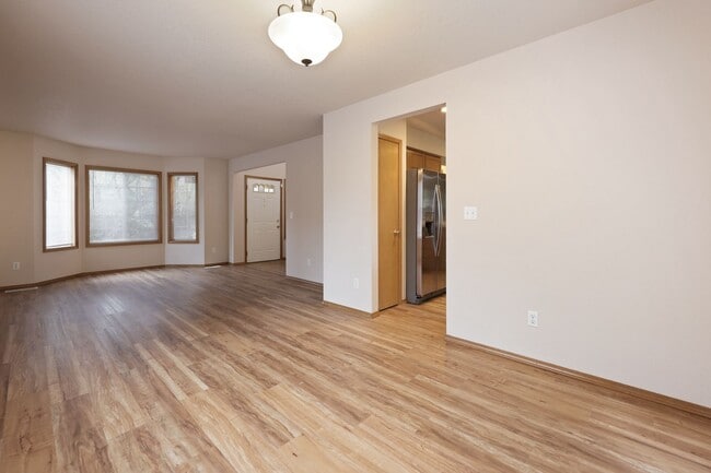 Building Photo - Move in ready now! 4 bedrooms in Lacey - North Thurston School district.