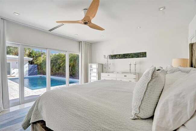 Building Photo - 2514 Yacht Club Blvd