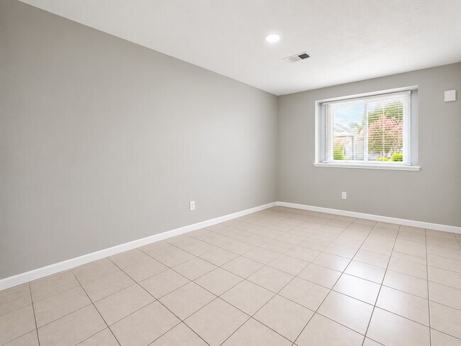 Building Photo - 723 Onaleigh Dr