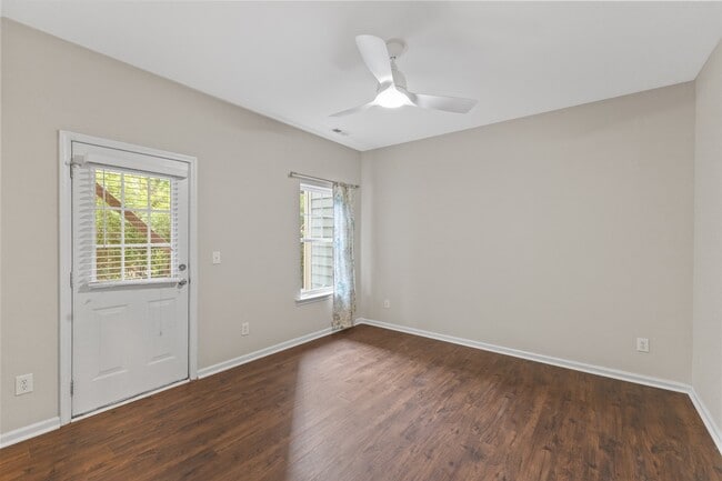 Building Photo - 611 Carlton Commons Ln