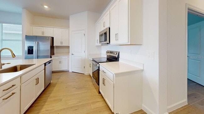 Building Photo - 7949 Lakes Edge Ln