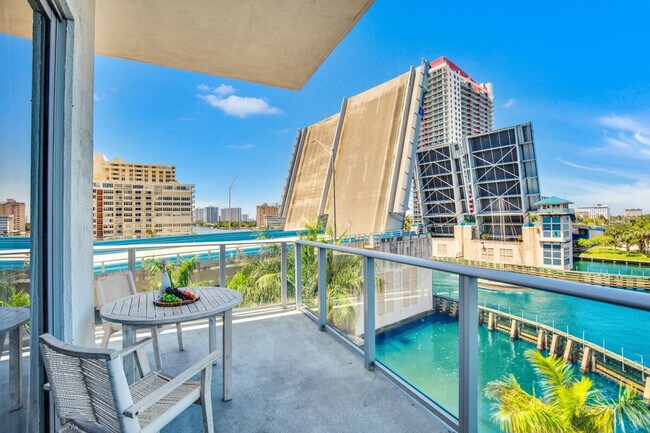 Building Photo - 4010 S Ocean Dr