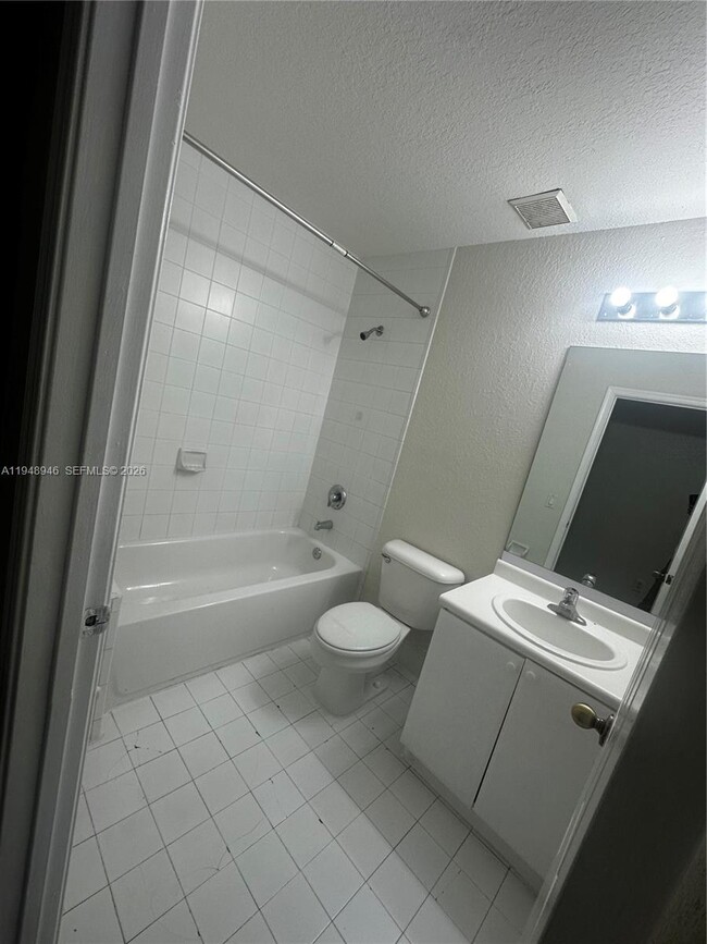 Building Photo - 2440 SE 14th Ave