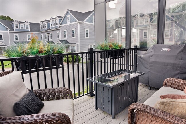 Building Photo - 11 S Mason St