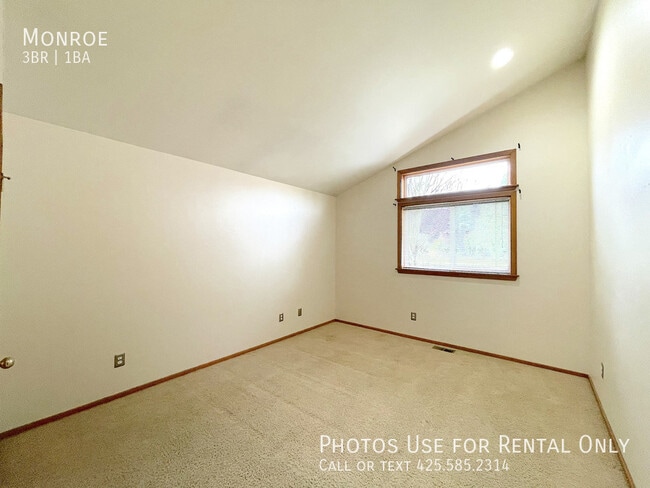 Building Photo - Monroe-