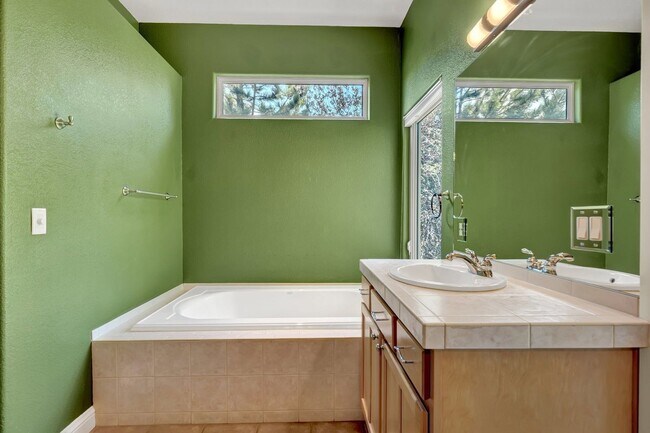 Building Photo - 2908 Glen Arbor Dr