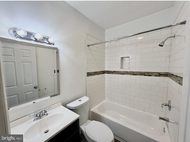 Building Photo - 2106 E Chelten Ave