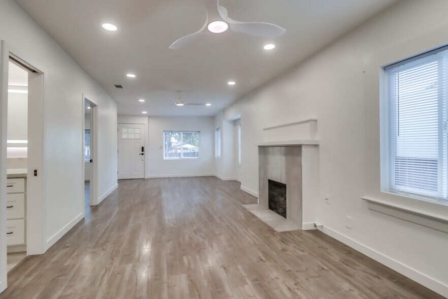 Building Photo - 3080 Island Ave