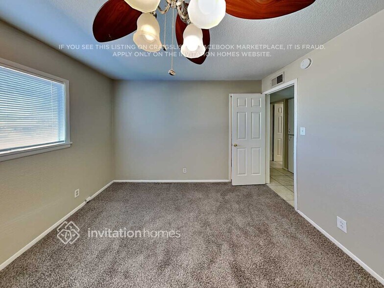 Building Photo - 1344 E Marilyn Ave