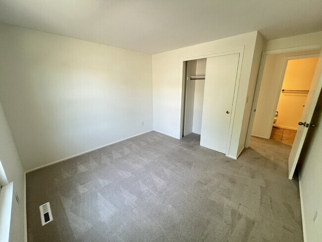 Building Photo - 7052 E Briarwood Dr