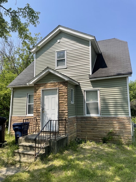 Primary Photo - 2602 Brunswick Ave