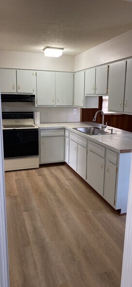 Building Photo - 3113 Pomeroy Dr