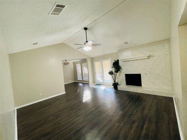 Building Photo - 2431 Deer Run