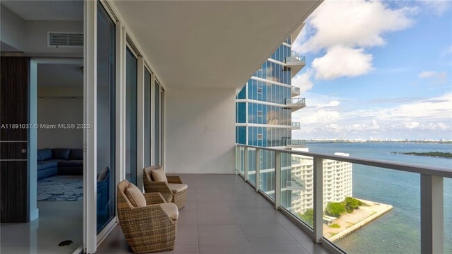 Building Photo - 2020 N Bayshore Dr
