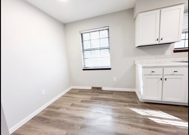 Building Photo - 2008 Juniper Dr