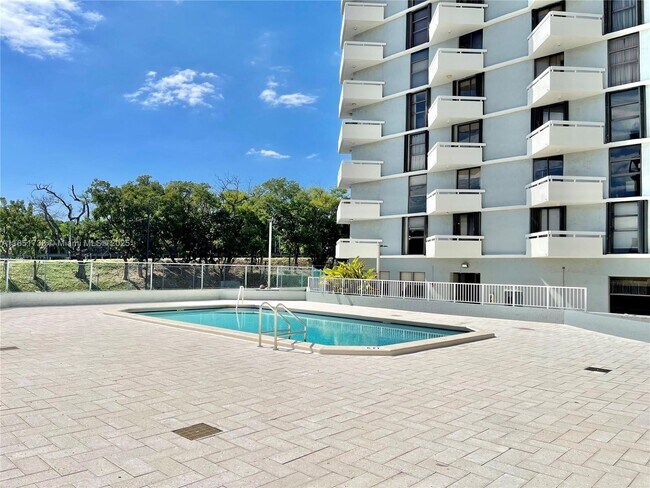 Building Photo - 2501 Brickell Ave