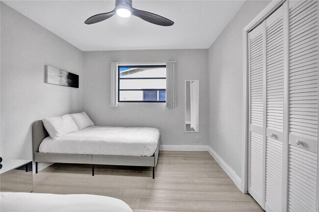 Building Photo - 5170 SW 89th Terrace