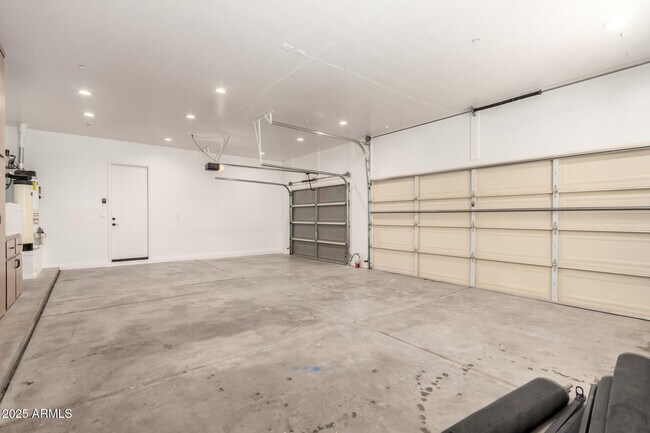 Building Photo - 14188 W Hope Dr