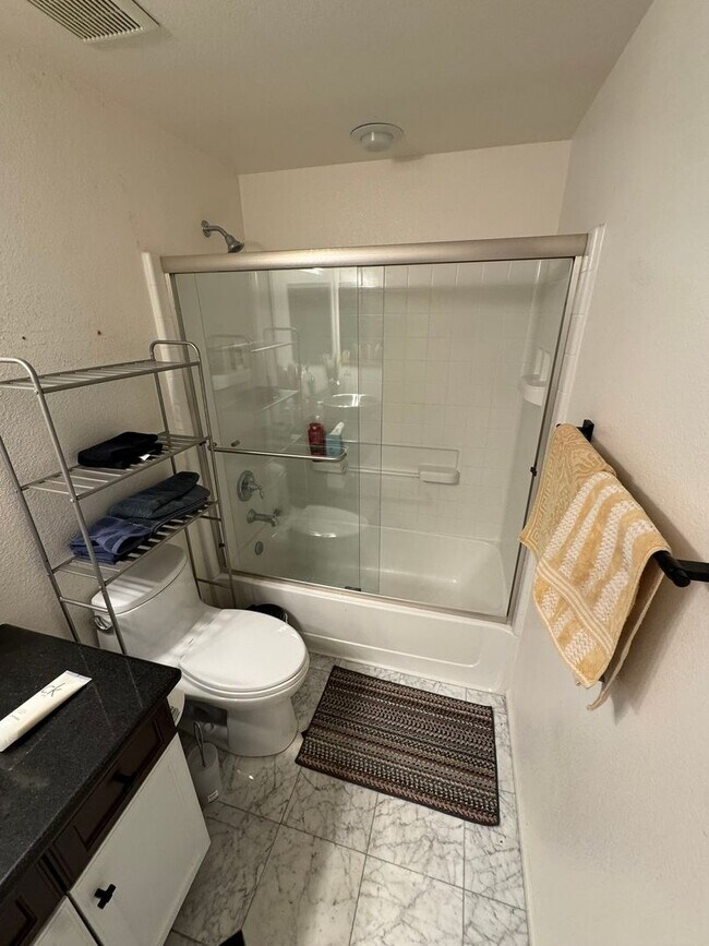 Building Photo - Spacious 2-Bed, 2-Bath Rental with Private...