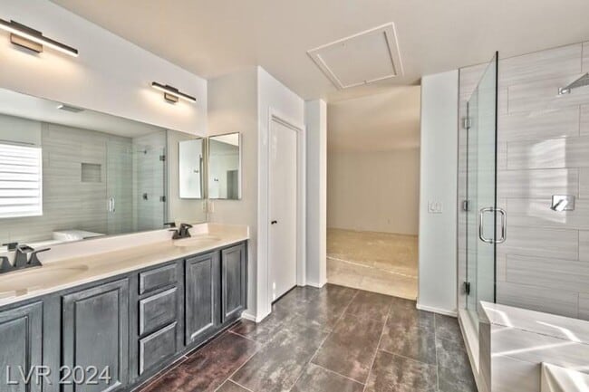 Building Photo - 4 Bedroom For Rent! Near Durango Station