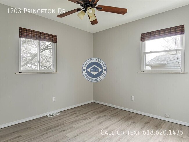 Building Photo - 1203 Princeton Dr