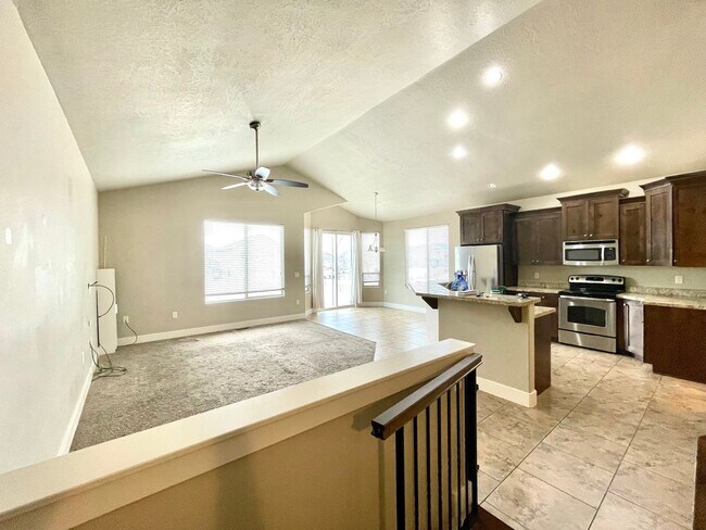 Building Photo - Great Riverton Home Now Available!