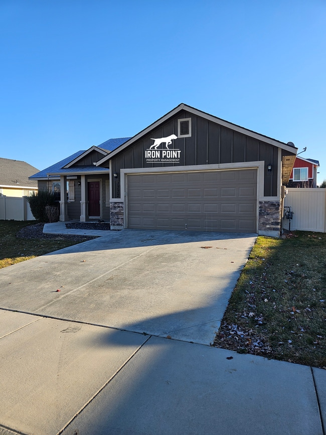 Primary Photo - 3bed/2bath home w/bonus room, 2 car garage, fenced yard, and landscaping included.