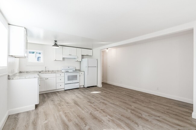 Primary Photo - 2120 Lincoln Ave #D - 2 bedroom | 1 bath |...