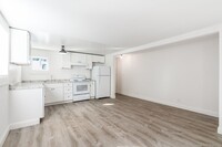 Building Photo - 2120 Lincoln Ave #D - 2 bedroom | 1 bath |...