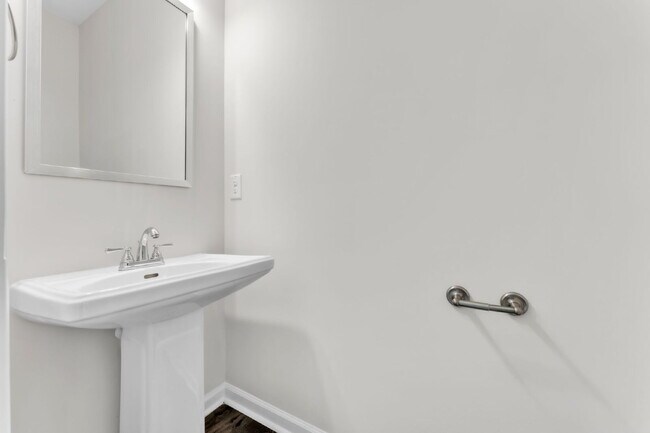 Building Photo - Elegant 3BR/2.5BA Home with Loft & 2-Car Garage in Persimmon Hill $2,100/mo rent