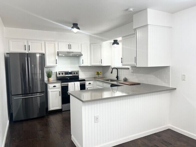 Primary Photo - Beautifully Updated Modern Farmhouse 3 bed...