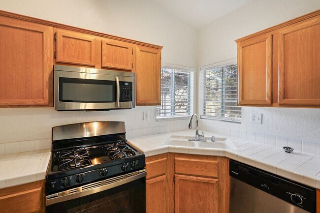 Building Photo - 2 Bedroom 2nd Floor West Vegas Condo