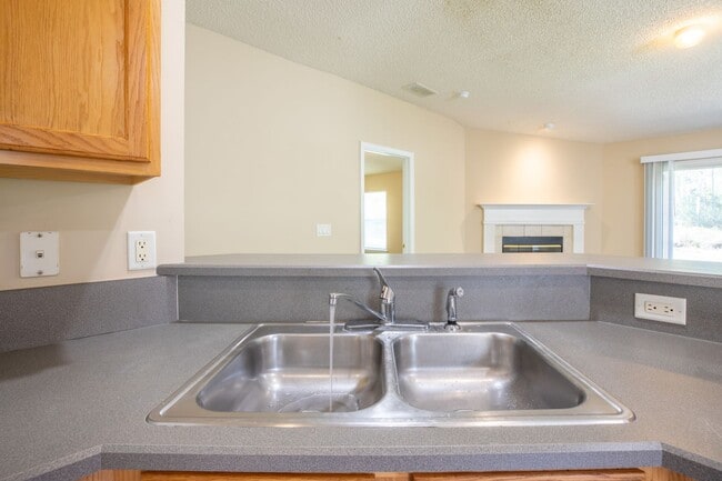 Building Photo - Great Rental in Litchfield at OakLeaf Plan...