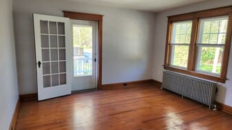 Building Photo - 26 W Areba Ave